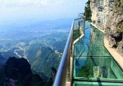 奇峰歷險(xiǎn)，游張家界天門山游記